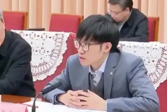 2025年1月20日,梁文锋参加总理座谈会并发言。 2025年1月20日,梁文锋参加总理座谈会并发言。.jpg